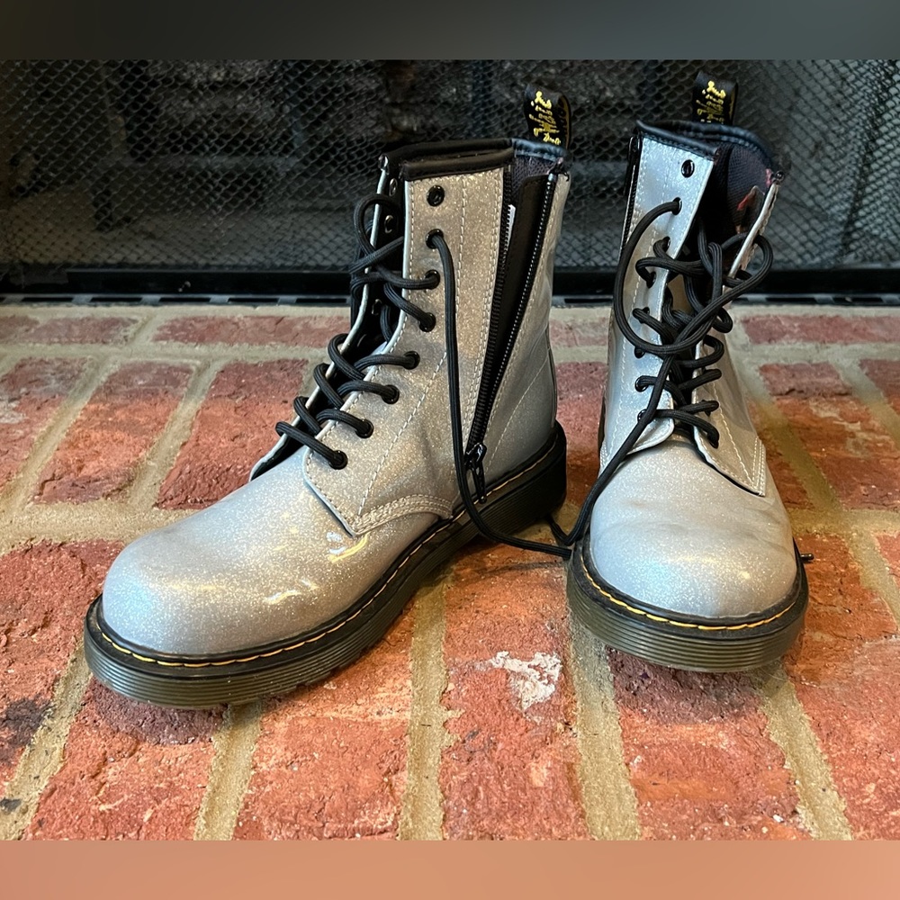 Woman’s Dr Martens Lace Up Boot, size 5M